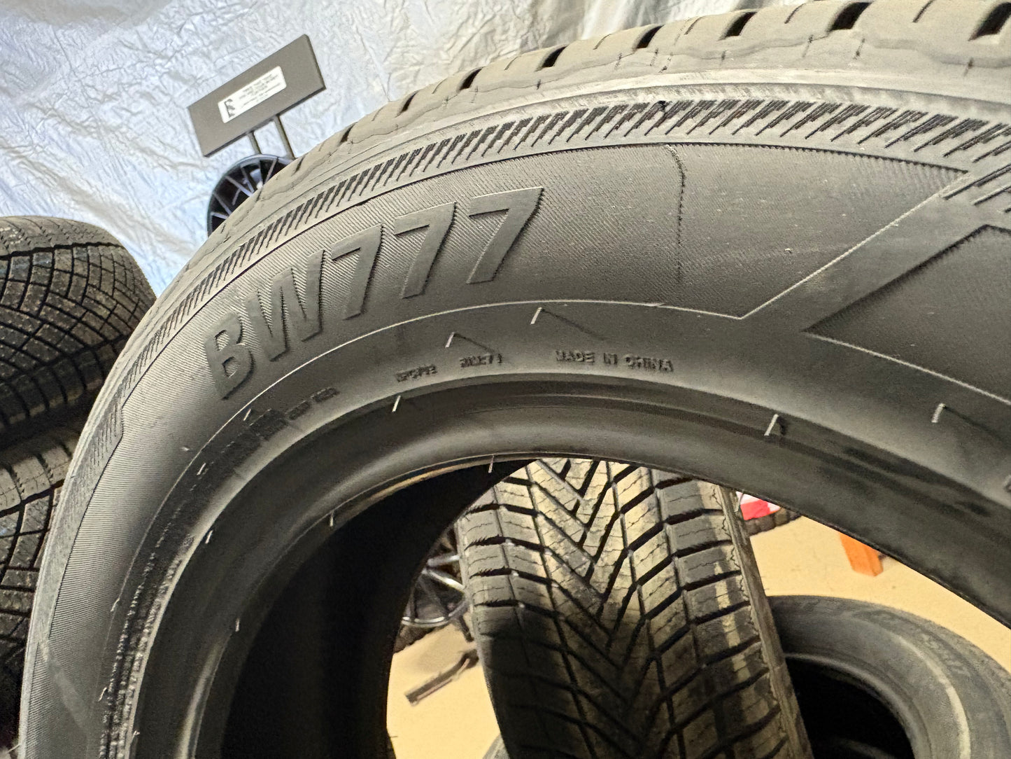 Bearway BW777 - Street - All-Season - 235/60 R17