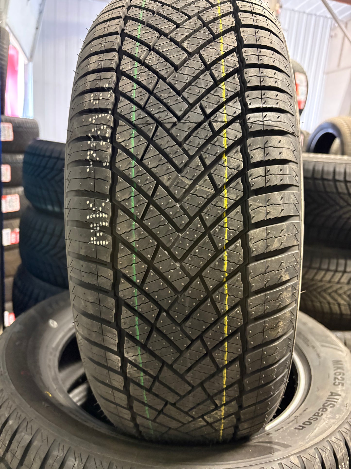 Mileking MK625 - Street - All-Weather