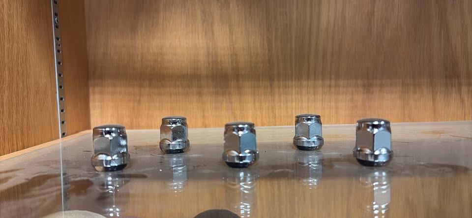 LUG NUTS