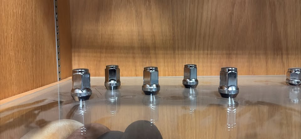 LUG NUTS